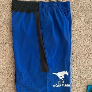 New with tags still on. Comes from a non smoking and pet free home.